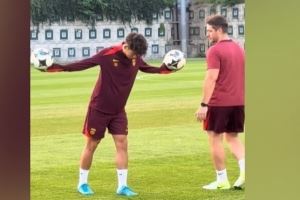 马德兴：刘诚宇因为在联赛中大腿肌肉拉伤，单独进行康复训练