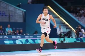 媒体人：富永启生能扔但不能持球主导进攻 日本&伊朗进四强都挺难