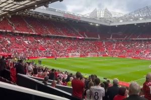 重返老特拉福德！德赫亚赛前热身，全场球迷为他送上掌声