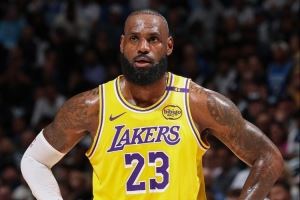 即将开启第23季！美媒：詹姆斯年满40后3个月场均25.4+8.3+8👑