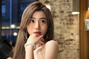 女网友直接@徐杰女友🍉并曝徐杰六月带99年妹子看演唱会