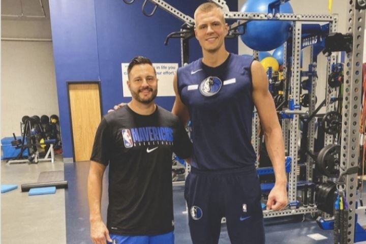 又挖走一个👀Stein：湖人聘请前独行侠运动表现总监任体能教练