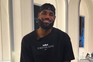 詹姆斯：我永不会忘记自己成长于阿克伦 很自豪能来上海激励人们