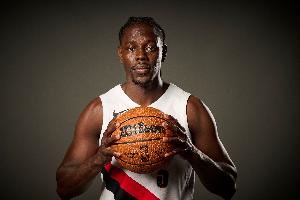 还得是老将！霍勒迪和杨瀚森挡拆 面对克林根欧洲杯左手抛投绝杀