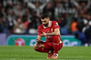 镜报：萨拉赫表现不佳让其态度也遭到质疑 是年龄还是战术所致？