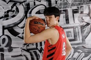 媒体人：杨瀚森的球商不适合搭配替补乱枪打鸟折返跑