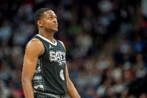 队记：福克斯恢复良好正增加训练强度 有望11月1日回归球队更谨慎