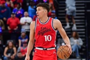 投不进防不住你是有伤吗?博格丹5中1得2分1板 三分3中0