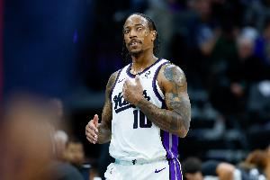 太古典了不赢球!德罗赞17中8得19分3板 正负值+11首发中唯一正值