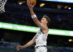 差劲!小瓦格纳半场7投仅1中拿到4分6板出现2失误 正负值-22最低