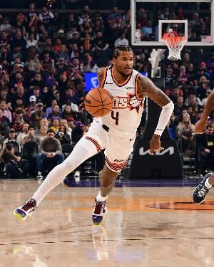 新的开始!杰伦·格林太阳首秀 半场16分2板2助 正负值+7全队最高