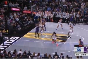 谁还不是MVP呢？威少背打亚历山大造成犯规大喊：他防不住我