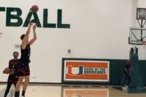 热度高！“杨瀚森超远三分神奇命中”词条冲上微博热搜榜第9