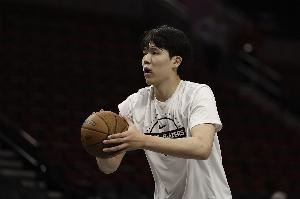 翻译：球队16顺位选瀚森是看到了他的潜力 谁也一口吃不成个胖子